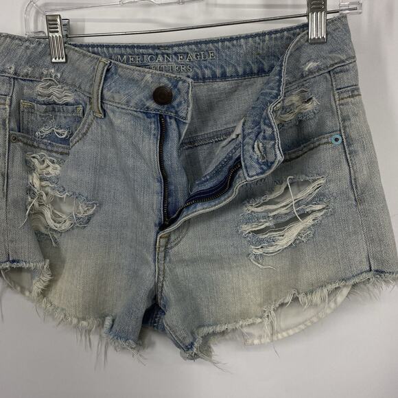 American Eagle Women Cut Off Denim Booty Shorts size 6 Distroyed Light Wash - Picture 7 of 10
